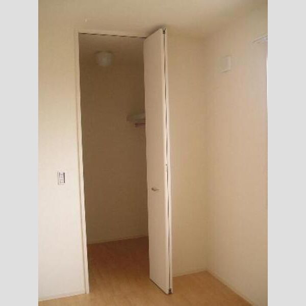 ガーデンヒルズ　EAST302号室 EAST-2ウォークインクローゼット