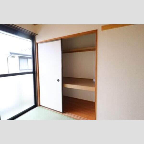 セジュール東初石　Ⅲ 押し入れ