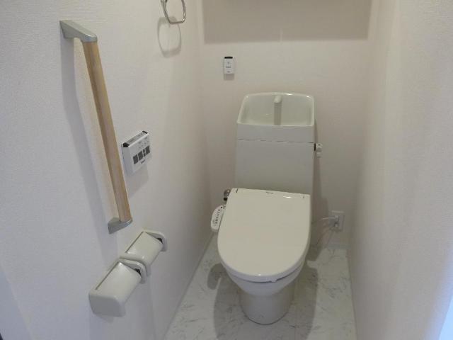 ココ　ナツ シャワー付トイレ