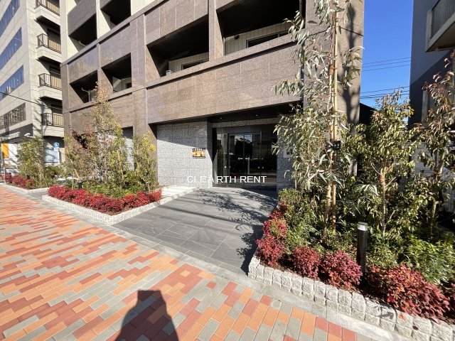 コンシェリア渋谷笹塚 ＜ＰＲＥＭＩＵＭ ＶＩＥＷ＞6階 緑あふれるエントランス