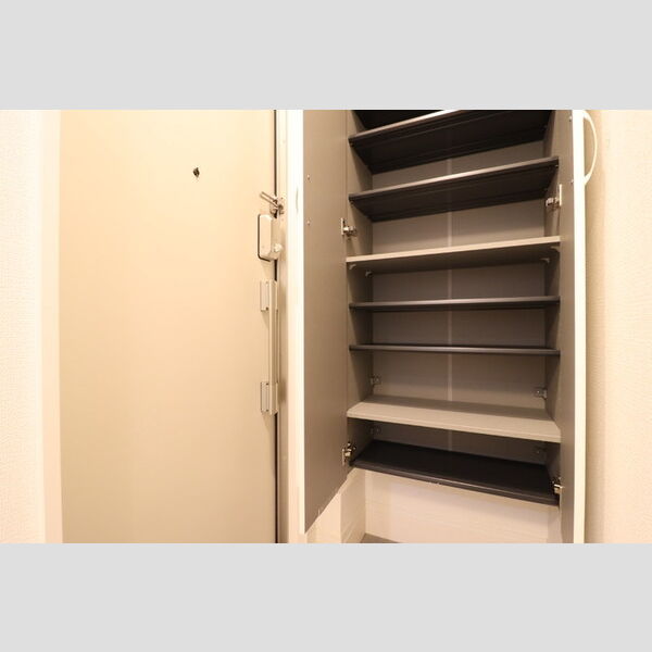 セレスティア東四つ木Ⅱ103号室 玄関、シューズボックス