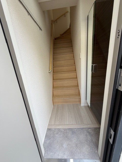 ＣＬＡＩＲＥ　　ＭＵＳＡＳＨＩ202号室 玄関