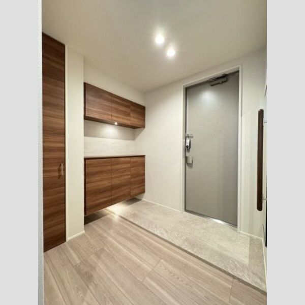 フレジア201号室 玄関が広いと高級感がUPしますね～♪