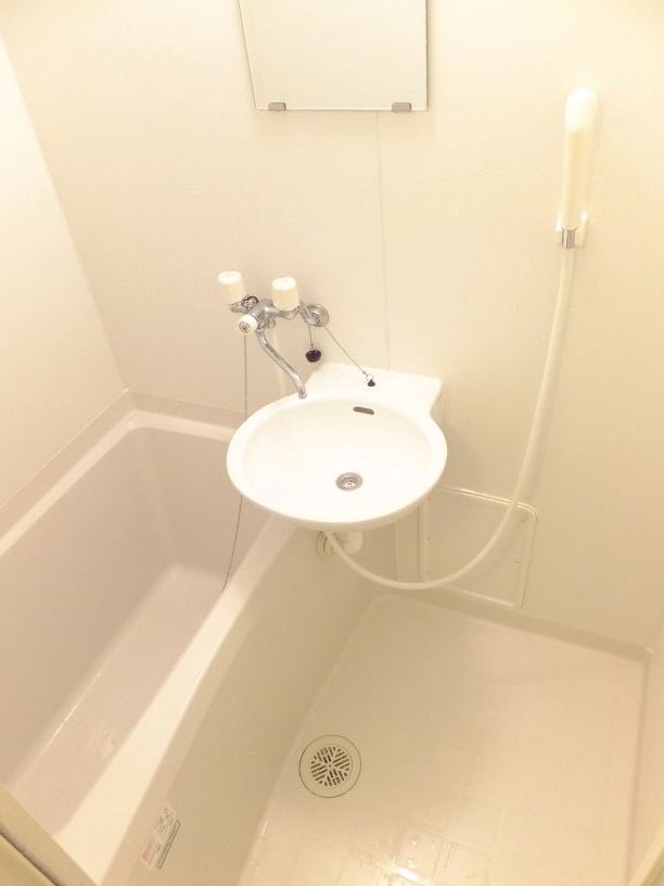 レオパレスリベェールＳＯＧＡ バス・トイレ別