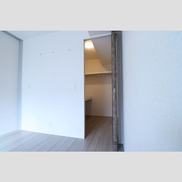 Amapola Annex(アマポーラ アネックス)113号室 6.08帖洋室ウォークインクローゼット