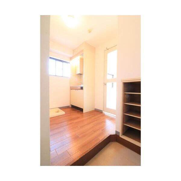 第一ファミールビル406号室 玄関