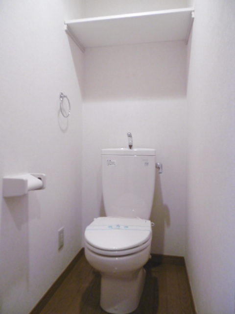 レオミノール明神町0106号室 トイレ