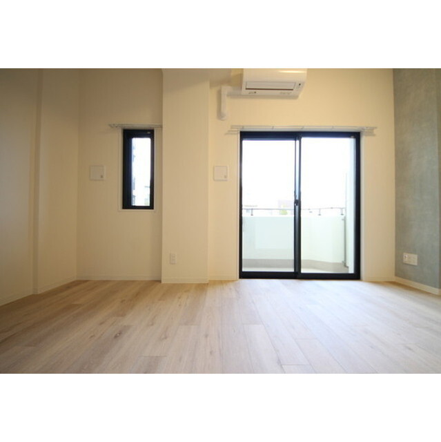 CRESCENT COURT 内観