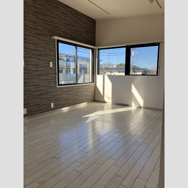 SUCCEED GARDEN　AE-1号室 洋室は可動式収納で区切る事で2部屋のようにご利用いただけます