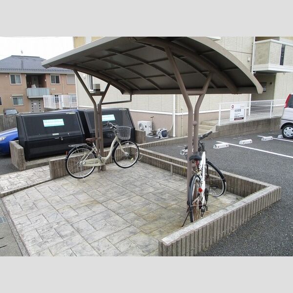 アンソレイエ　西館 駐輪場