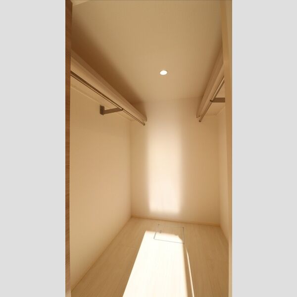 フィオーレ102号室 ★ウォークインクローゼット★