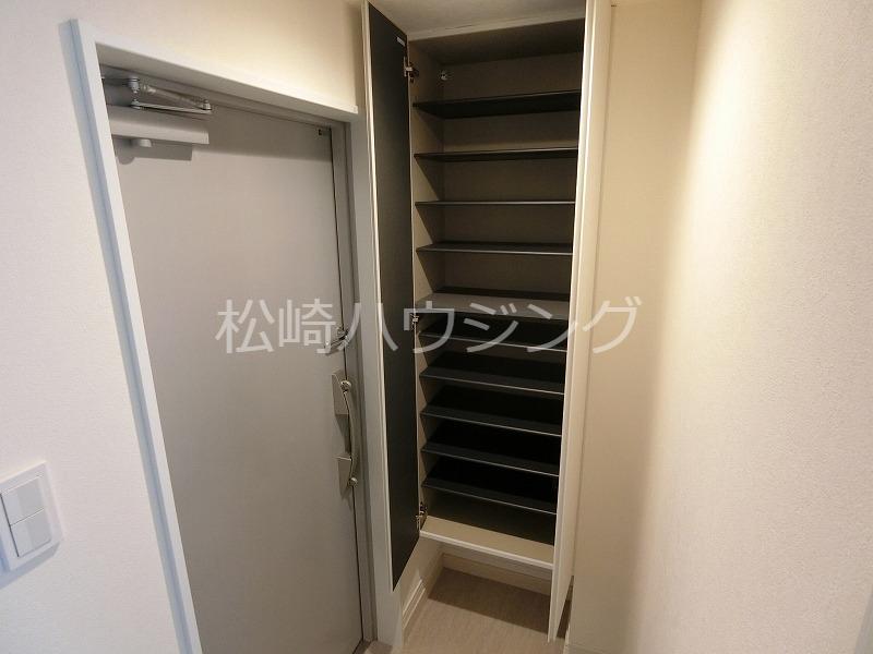 blue palette 中野平和の森 玄関