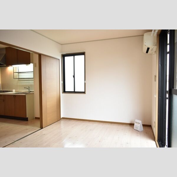 フォレストヴィラ　弐番館 洋室