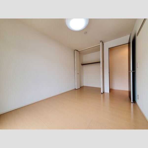 ウィスタリア　F101号室 洋室6帖①