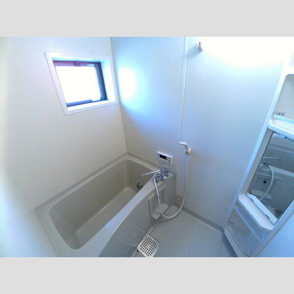 プリヤンモア 追い焚き機能と小窓が付いた浴室