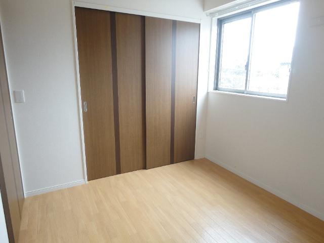 Ｒｏｍａｎｔｉｓ　Ｋａｗａｇｕｃｈｉ（ロマンティス　川口） 洋室５．２帖