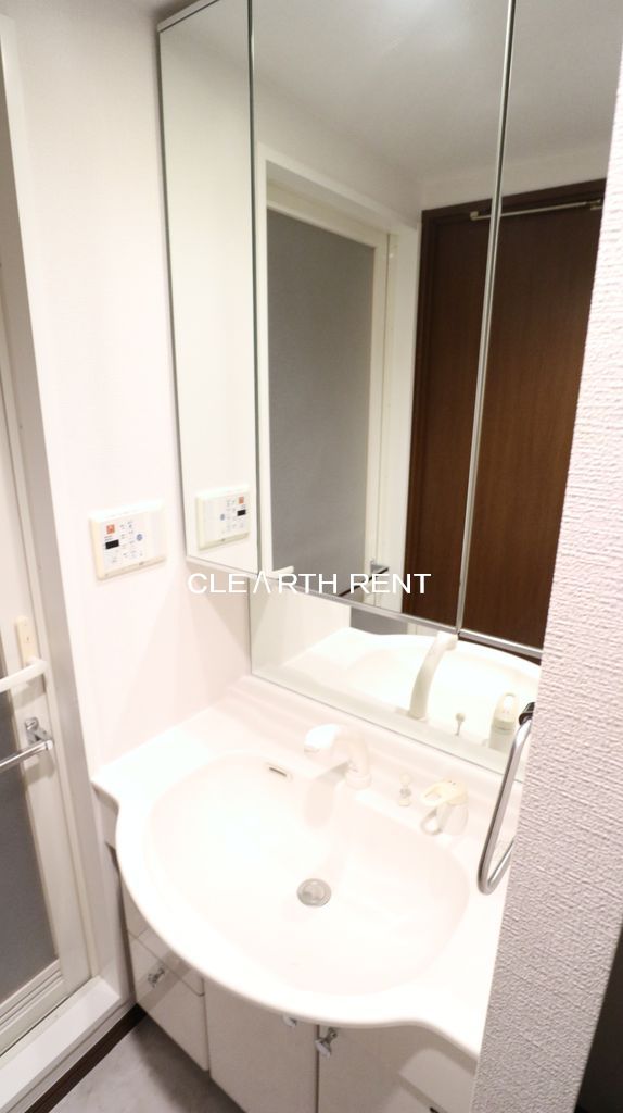 パレステュディオ新宿パークサイド14階 ☆慌ただしい朝も快適に過ごせる独立洗面台