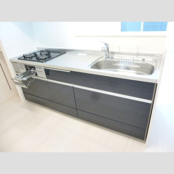 リビングNK原木中山 対面式3口ガスコンロ付システムキッチン