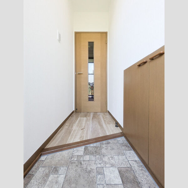 ユニフローラ205号室 玄関