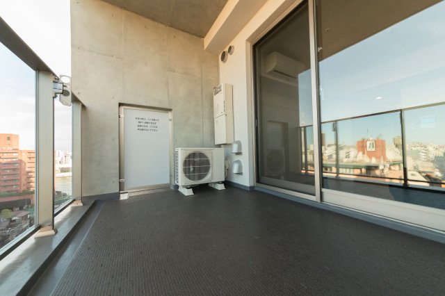 プラウドフラット東日本橋402号室 奥行のあるバルコニーです