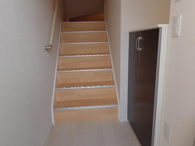 フィオーレⅡ202号室 玄関