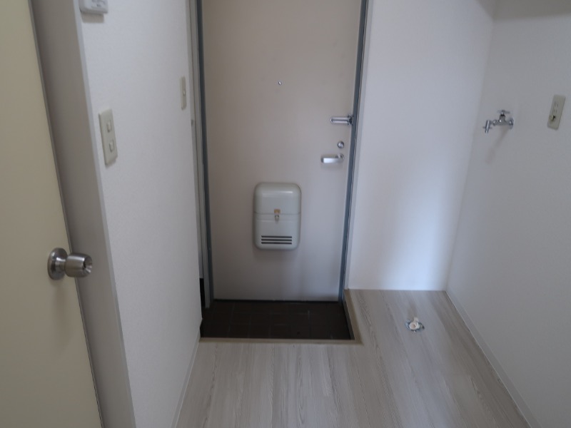 メゾン・ブレイク1階 玄関