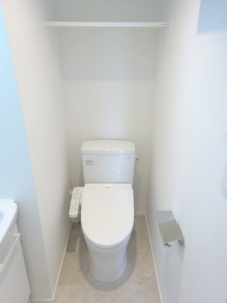 ＧＥＮＯＶＩＡ川口元郷705号室 トイレ