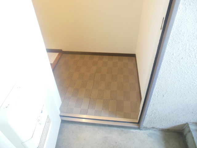 グランバニア0102号室 玄関