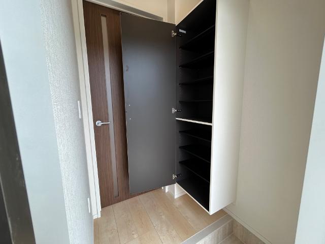 ディモーラ103号室 シューズボックス