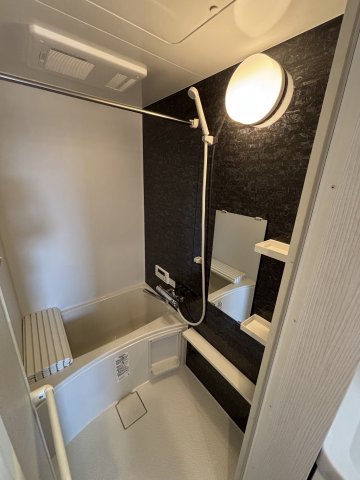 ウィンメゾン海神0205号室 広々とした浴槽で疲れを癒してください！