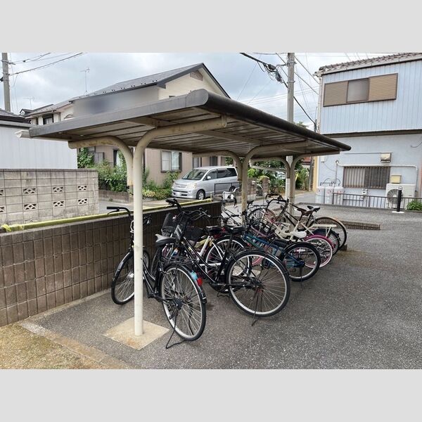ハイカムール園生 駐輪場