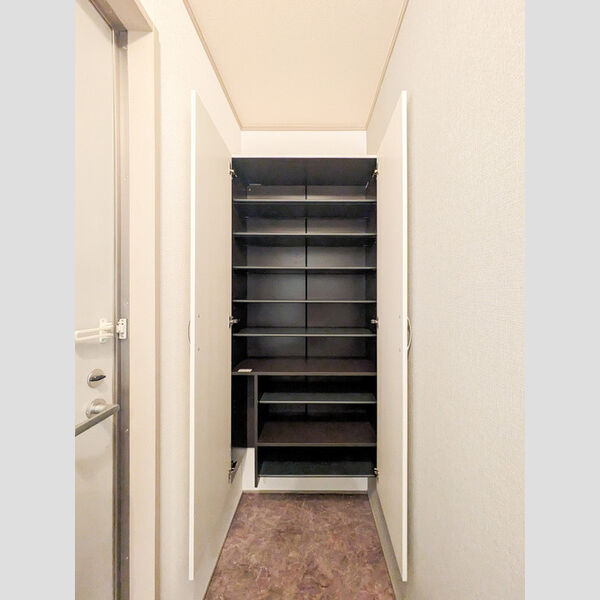 メゾン・ド・ヴェルテ201号室 玄関