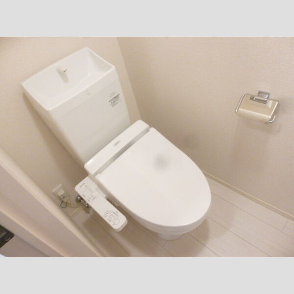 リビングNK原木中山201号室 温水洗浄暖房便座仕様です