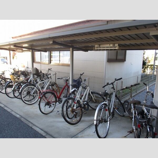 ルミエールC 駐輪場