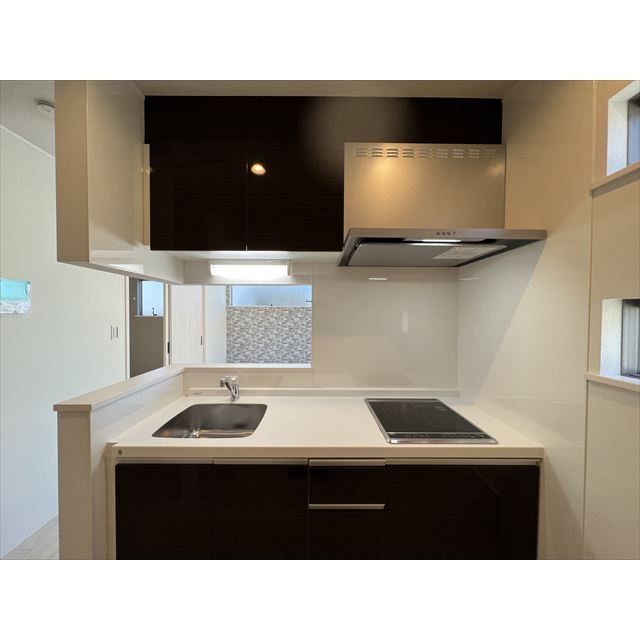 ラ･ルーチェ目黒 2口IHコンロ付きのキッチン