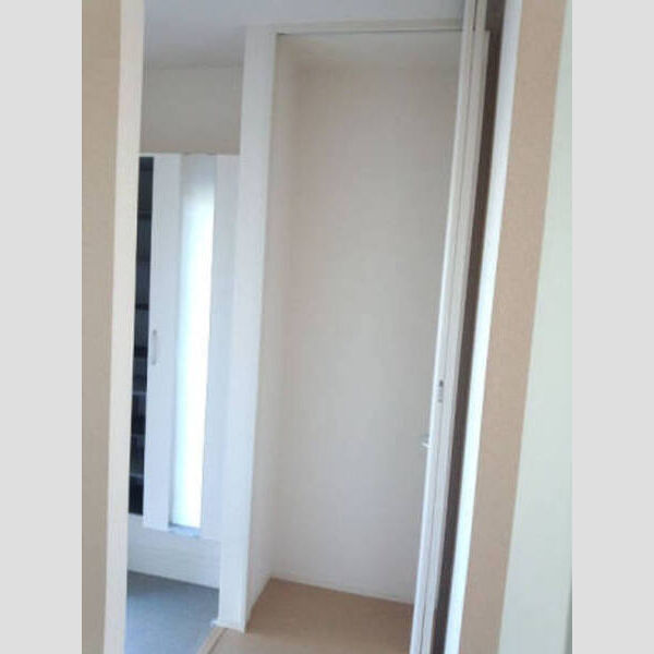 シェーングラース　C 102☆玄関横収納