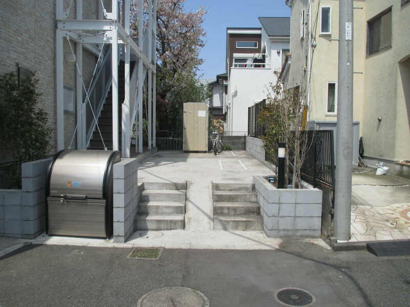 リブリ・湘南松が岡 エントランス