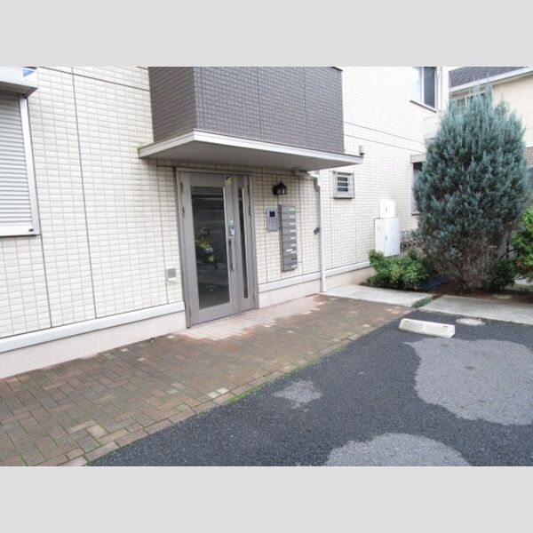 グラシューズ市川 オートロック付きエントランス