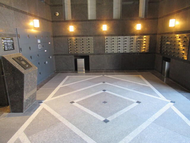 ルーブル武蔵中原参番館1階 エントランス