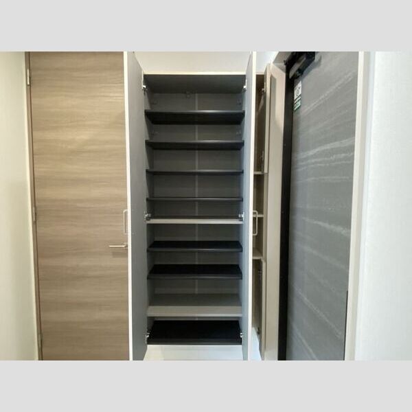 サウスヒルズ世田谷203号室 203号室　玄関収納