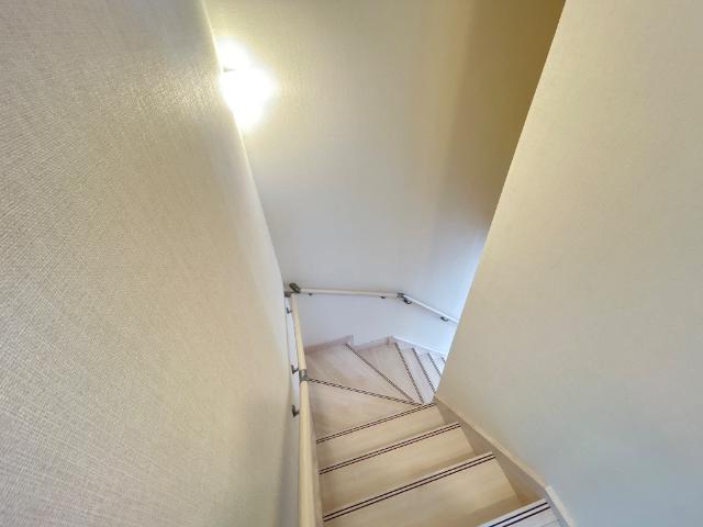 パレス北野201号室 階段