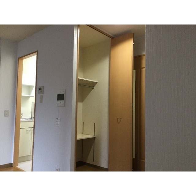 ナイスアーバン反町公園壱番館404号室 内観