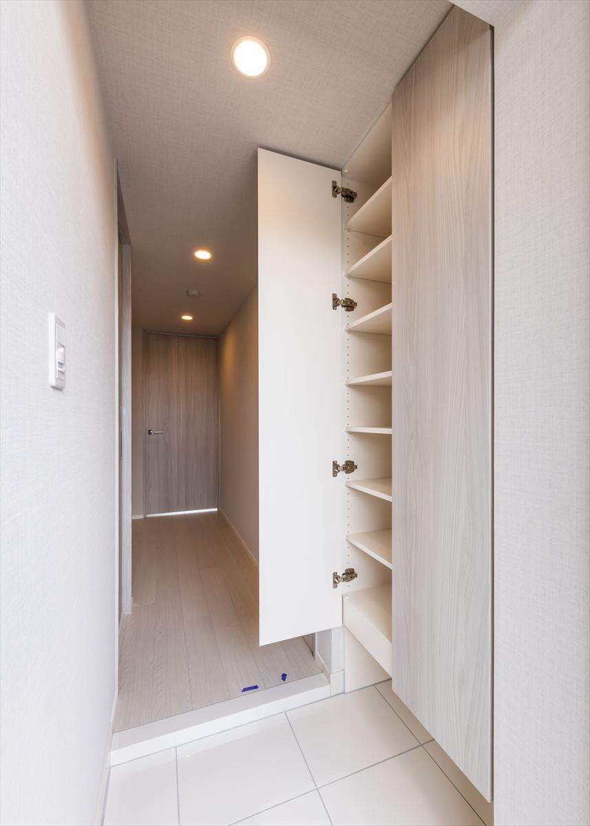 DIPS明大前 玄関