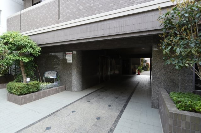 菱和パレス御茶ノ水湯島天神町2階 エントランス