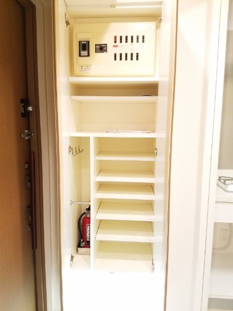 アクシルコート東中野 靴入