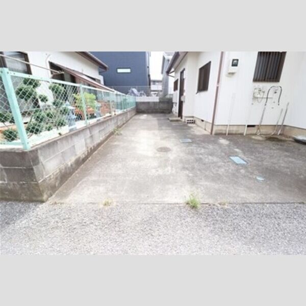 ブルーウェル　2号棟 駐車場