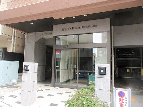 ライオンズヴィアーレ町屋 エントランス