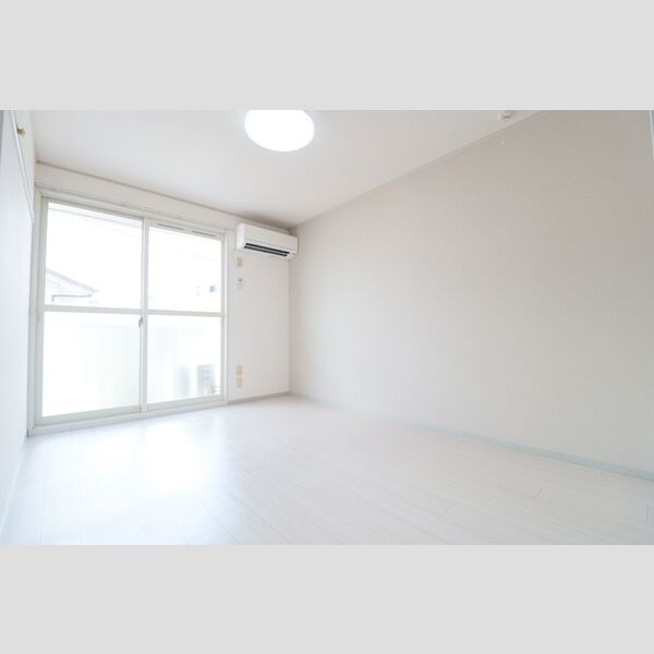 ハッピープラザ　壱番館201号室 一面ライトグレーのアクセントクロス施工!(照明は残置)