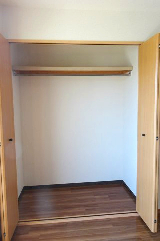 ルミエール・アイユーＡ棟A-2号室 洋室１　収納　※現況優先