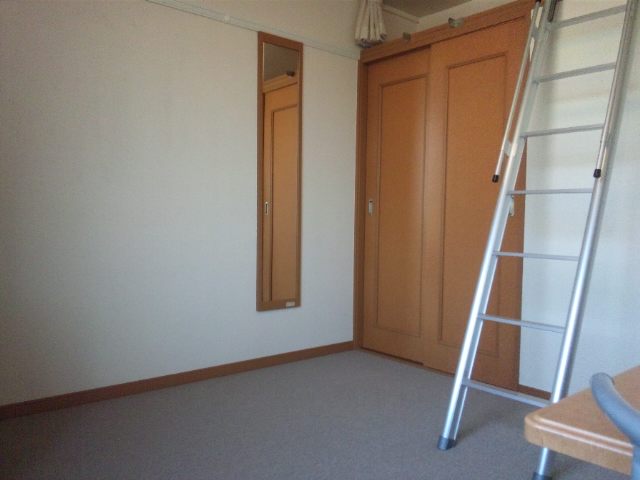 レオパレスアドミラブールワタル 寝室